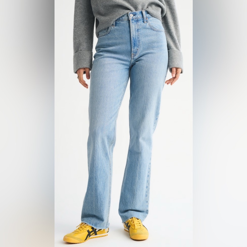 Abercrombie and Fitch Ultra High Rise 90s Straight Jean​